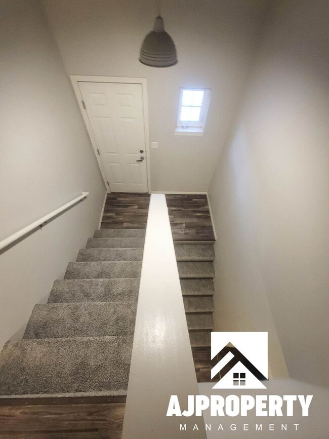 Building Photo - 4907 S Tennis Ln