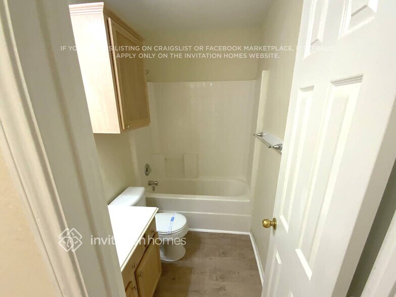 Building Photo - 2218 Summer Brook Dr
