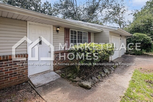 Building Photo - 1570 Meadowview Dr
