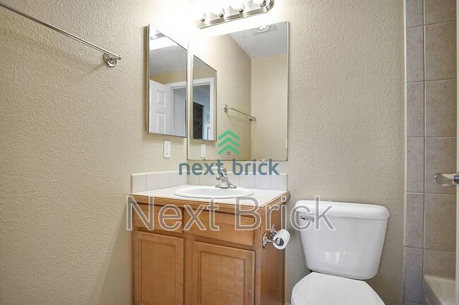 Building Photo - 1138 N 198th St