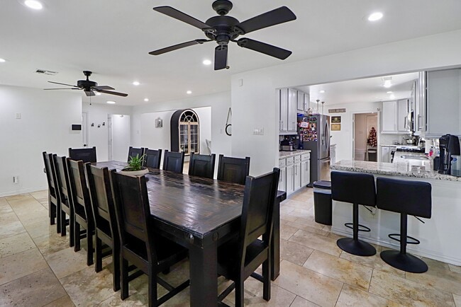 Building Photo - 5951 Yarwell Dr