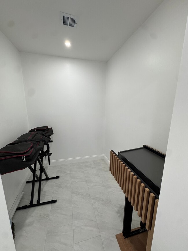 Building Photo - 412 SE 21st Ave