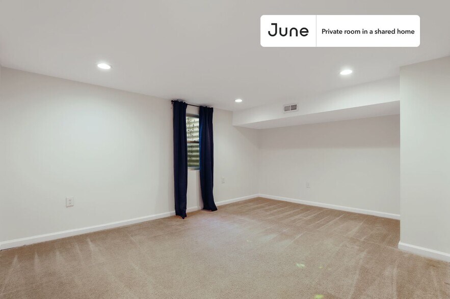 Building Photo - Room in Shared 5 bed/2 bath home