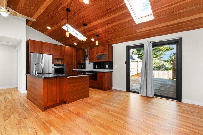 Building Photo - 7910 133rd Ave NE