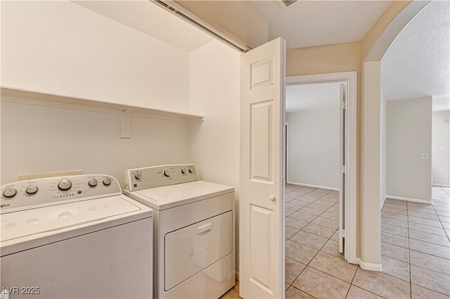 Building Photo - 6369 Bushkill Creek Ct