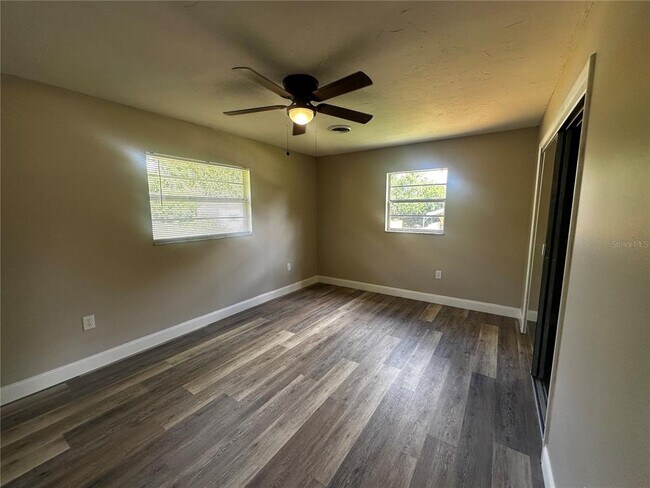 Building Photo - 3700 SE 34th Ct
