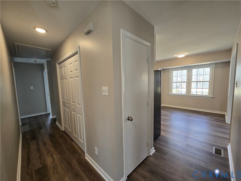 Building Photo - 1600 Porters Mill Terrace