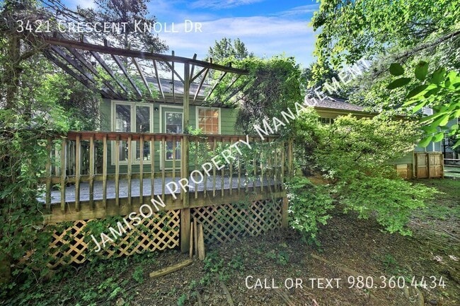 Building Photo - 3421 Crescent Knoll Dr
