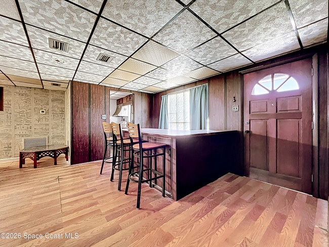 Building Photo - 122 Eden Ave