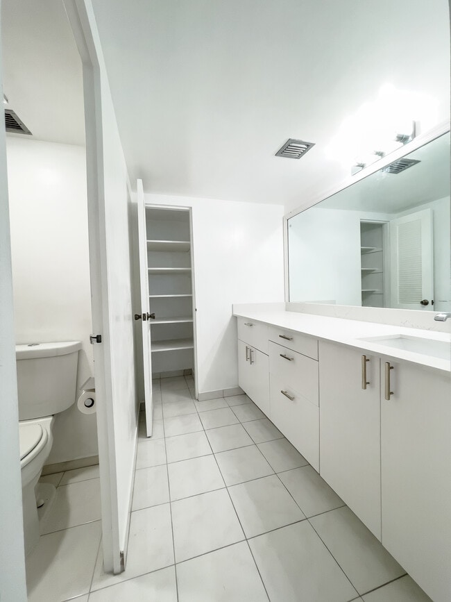 Building Photo - 3430 Galt Ocean Dr