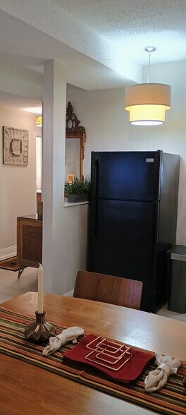 Building Photo - 906 Bitterfield Dr