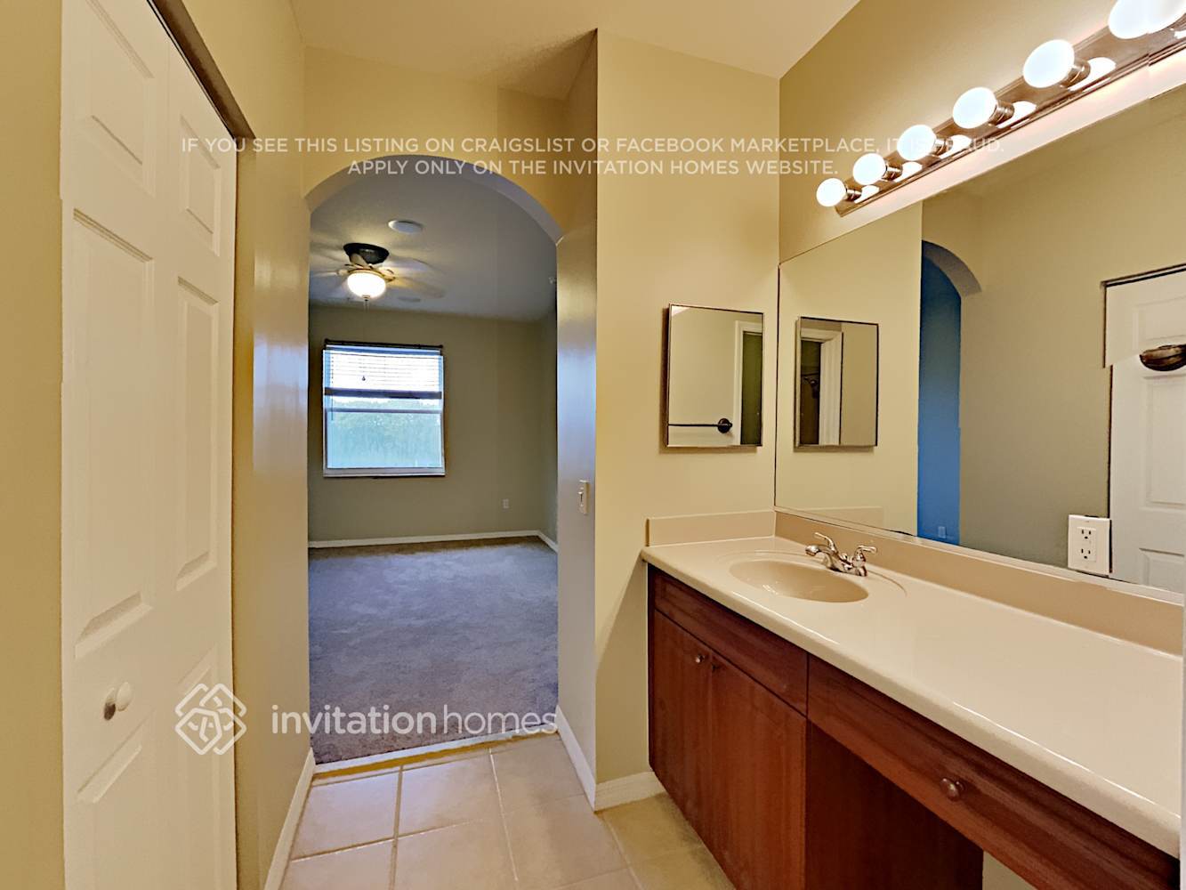 Building Photo - 5076 SW 141st Ave