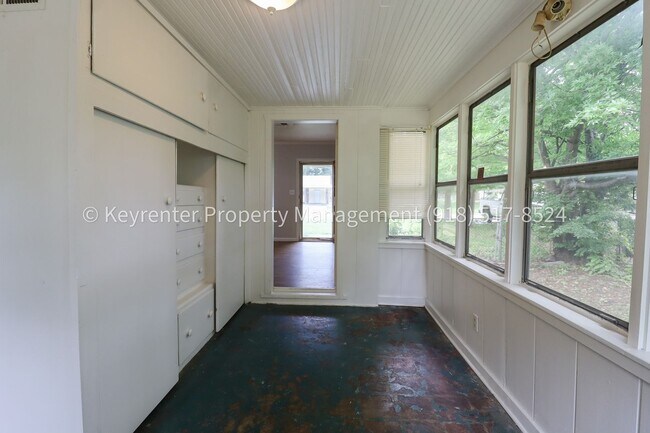 Building Photo - 3322 E 23rd St