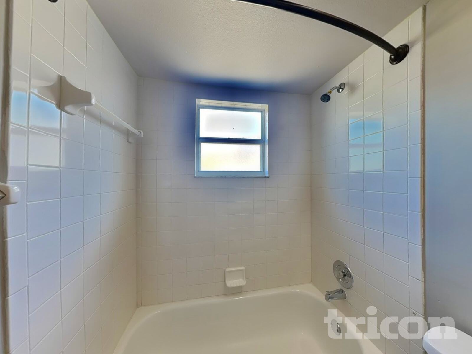 Building Photo - 1374 Godfrey Ave