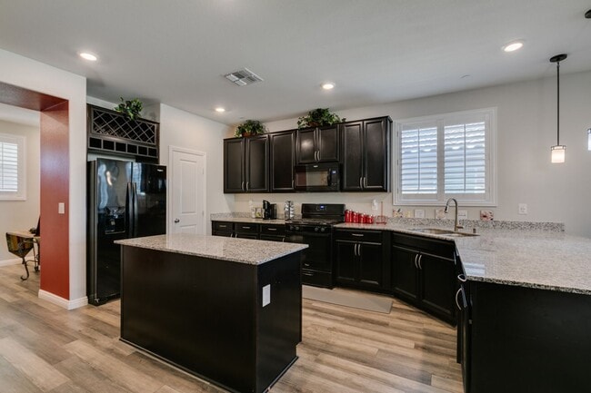 Building Photo - Furnished 5-Bedroom Home with Two Primary Suites