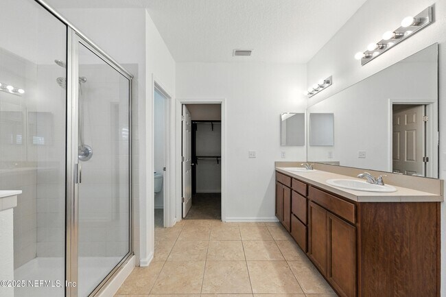 Building Photo - 1002 Wetland Ridge Cir