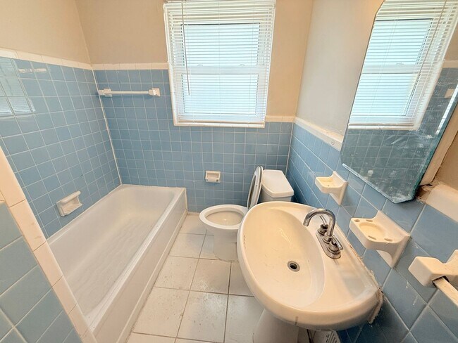 Building Photo - Fully Renovated 4-Bedroom Home – Move-In R...
