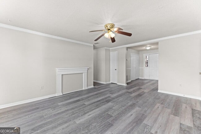 Building Photo - 121 Mark Twain Cir