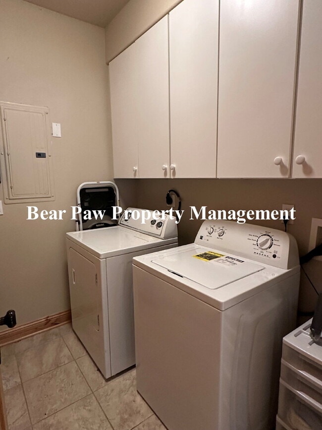 Building Photo - Charming 2-Bed, 2-Bath Condo Retreat in North Evergreen!