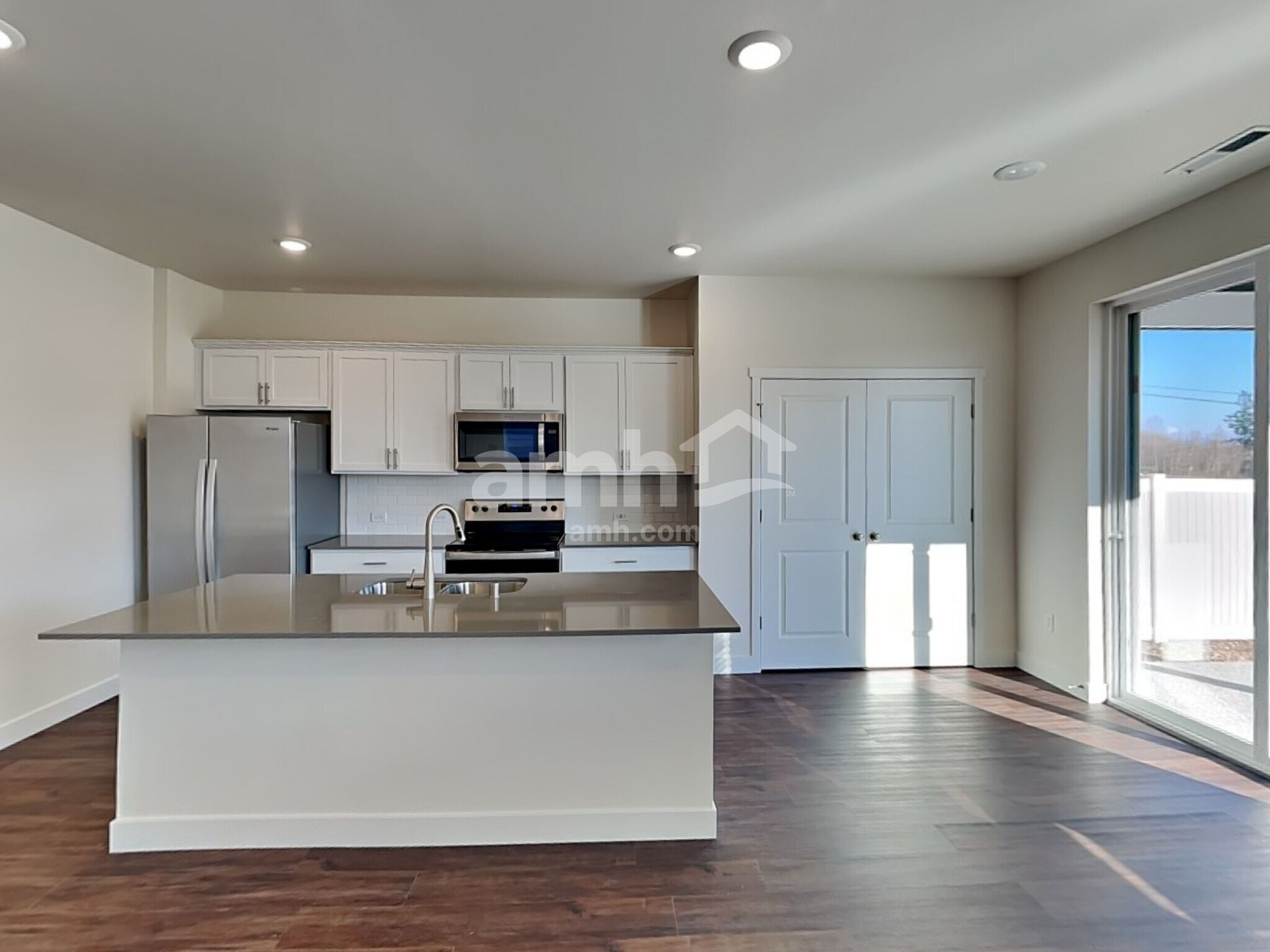 Building Photo - 909 Heritage Blvd