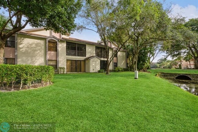 Building Photo - 4485 Carambola Cir N