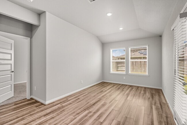 Building Photo - 7222 Melrose Ln