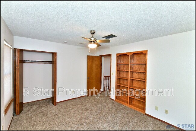 Building Photo - 529 Castlerock Ln