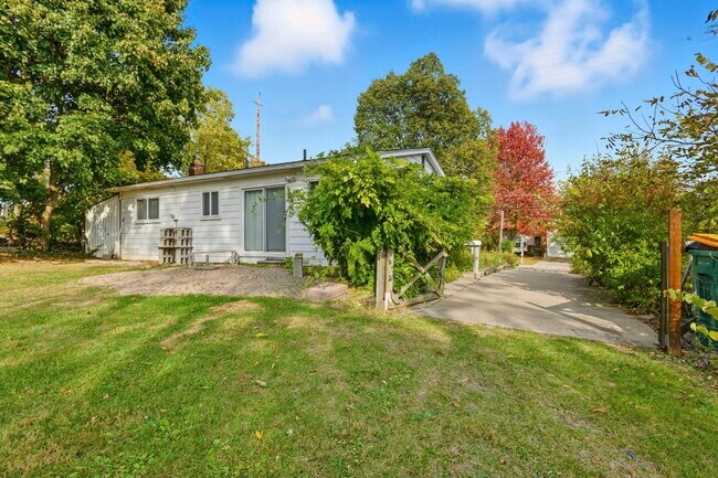 Building Photo - 560 S Ann Arbor St