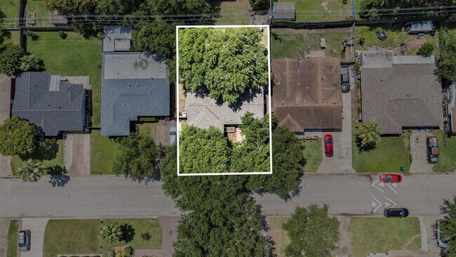 Building Photo - 6709 Fairway Dr