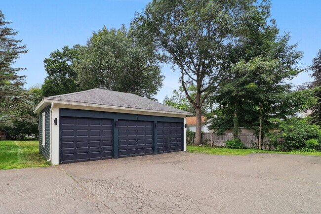 Building Photo - 1586 Whitney Ave