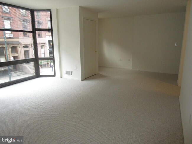 Building Photo - 2028 Walnut St