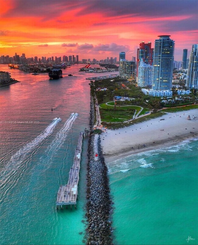 Building Photo - 401 Collins Ave