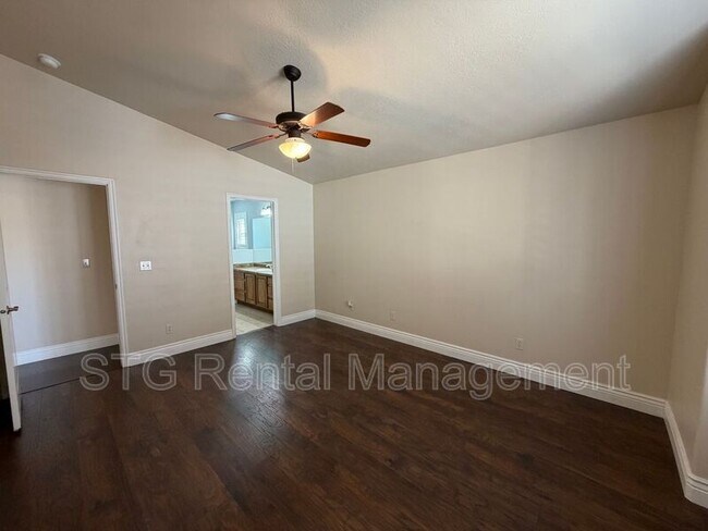 Building Photo - 923 Rolling Hills Rd