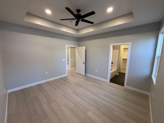 Building Photo - Stunning New Build in Central Manhattan! Available NOW!