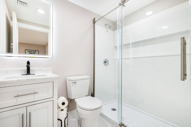 Building Photo - Englewood Padsplit Co-living Affordable Ho...