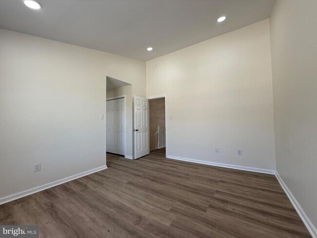 Building Photo - 4 Bright Star Ct