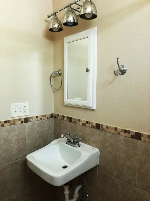 Building Photo - 2412 Huntsville St NW