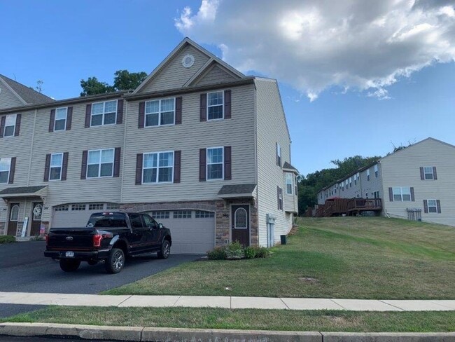 Building Photo - 346 Weatherstone Dr