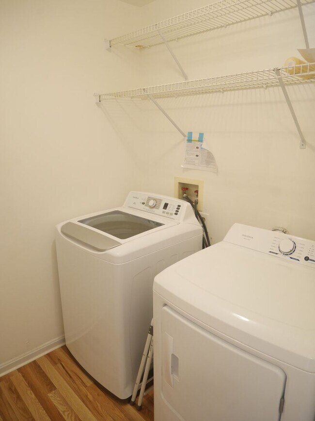 Building Photo - Spacious 2nd Floor Condo in Russett – Prime Laurel Location!