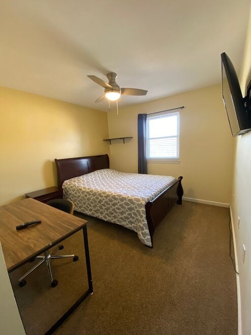 Building Photo - 7416 Rhondda Dr