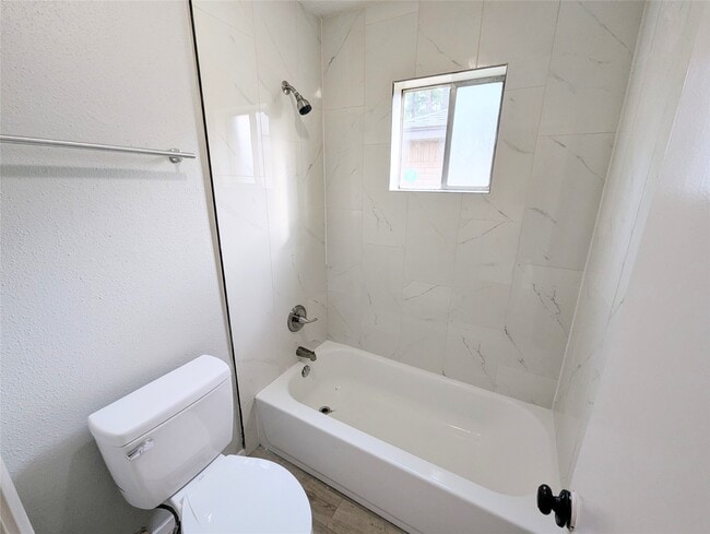 Building Photo - 15267 Morning Dove Dr