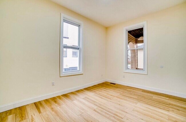 Building Photo - 99 W 35th St