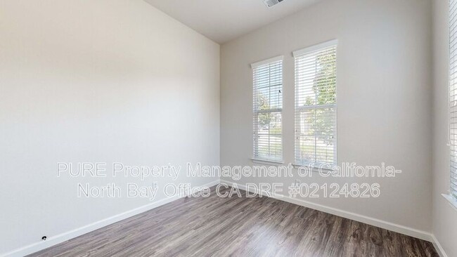 Building Photo - 5 Royal Gorge St