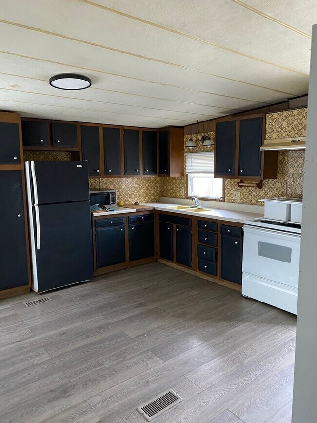 Building Photo - 16945 Rooster Ln