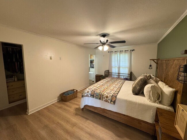 Building Photo - Coming Soon: Spacious 3 Bedroom 2 Bath-Hom...