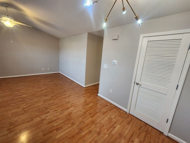 Building Photo - 3802 Falcon Crest Dr