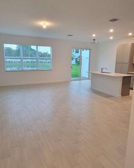 Building Photo - 4946 Navali Dr