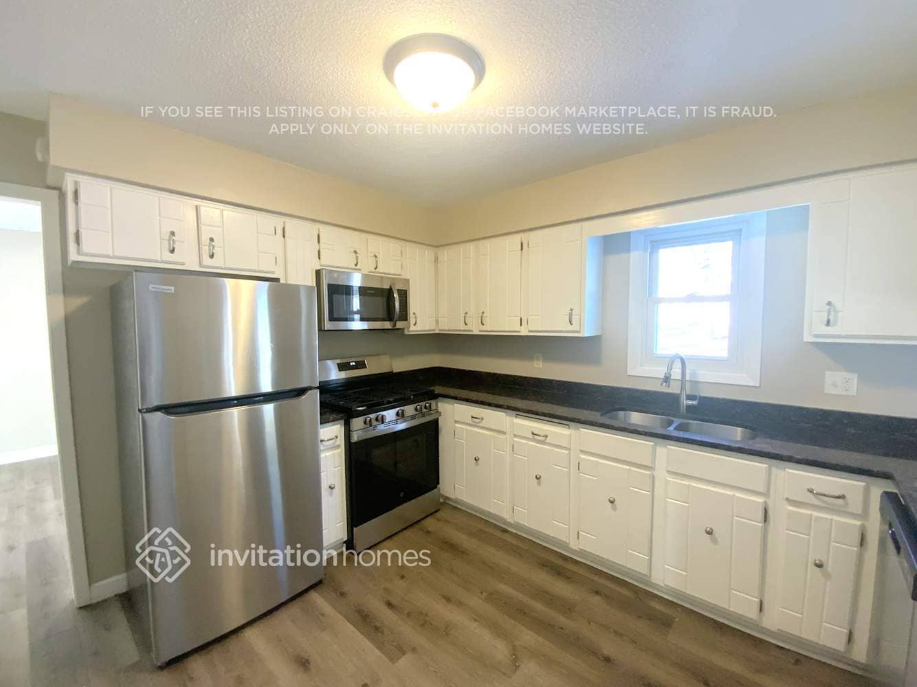 Building Photo - 8800 Hillside Trail S