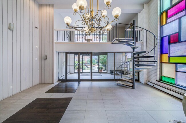 Building Photo - 7 Lake St