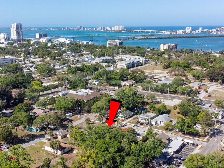 Building Photo - 903 Vine Ave